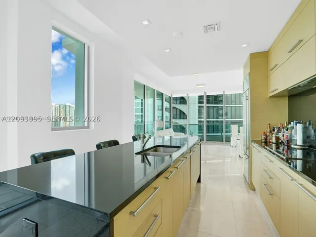 900 Biscayne Blvd 2412, Miami, Florida 33132
