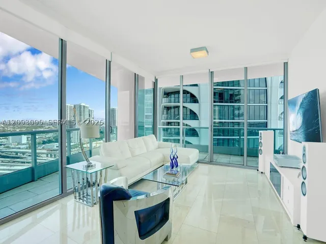 900 Biscayne Blvd 2412, Miami, Florida 33132