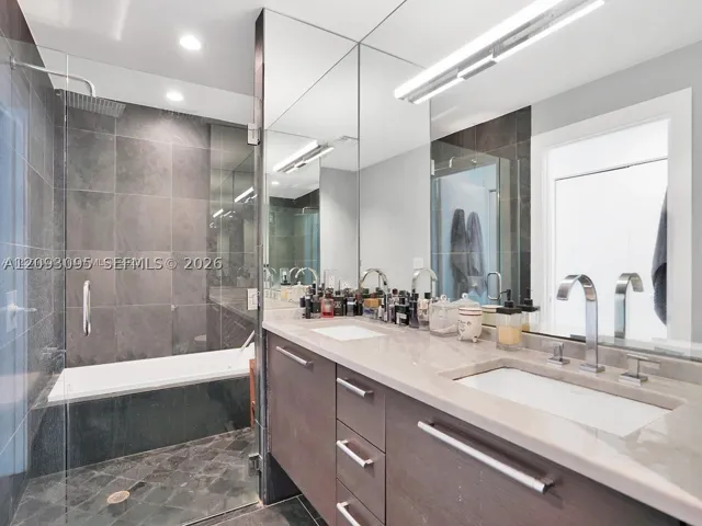 900 Biscayne Blvd 2412, Miami, Florida 33132
