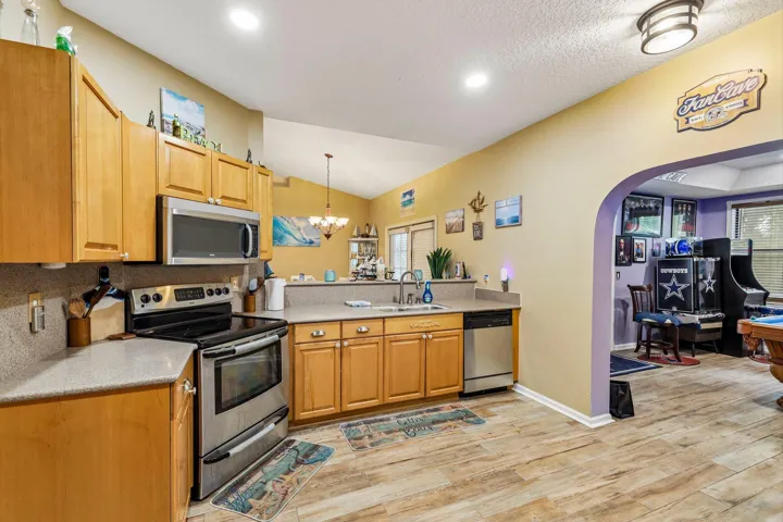12-web-or-mls-Lexington Dr-S2109-012