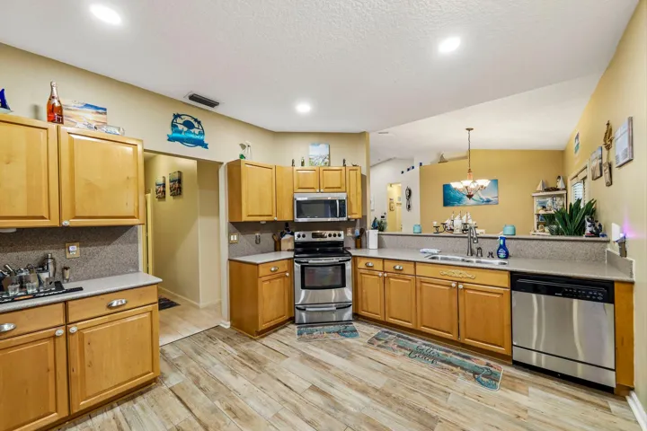 10-web-or-mls-Lexington Dr-S2109-010
