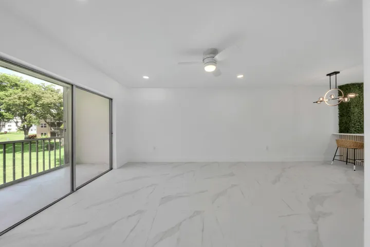 13 Living Area (2)
