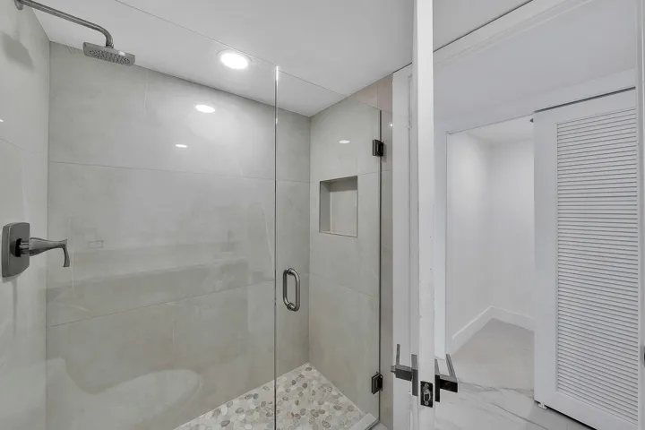 11 Primary Bathroom (2)