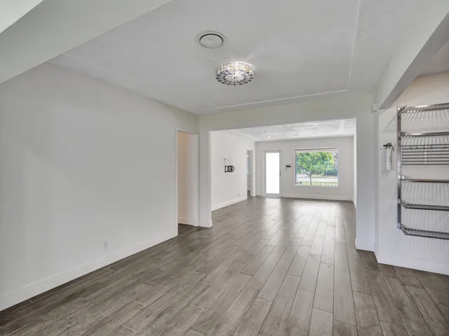 kitchen leading to screened patio