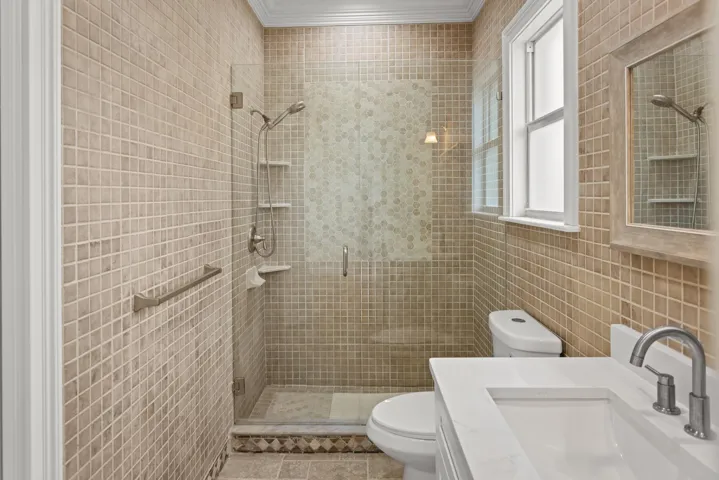 Guest Suite Bath RmA