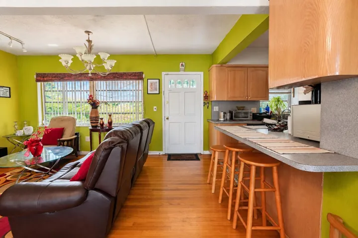 LIVING ROOM 4