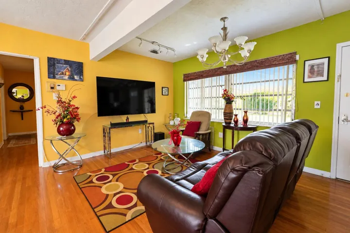 LIVING ROOM 3