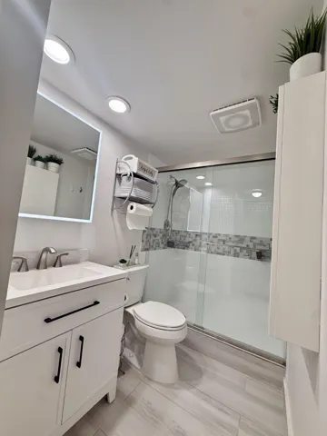 bathroom 2nd room