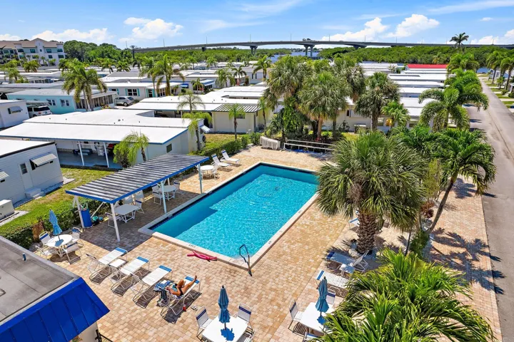 NICE POOL DRONE