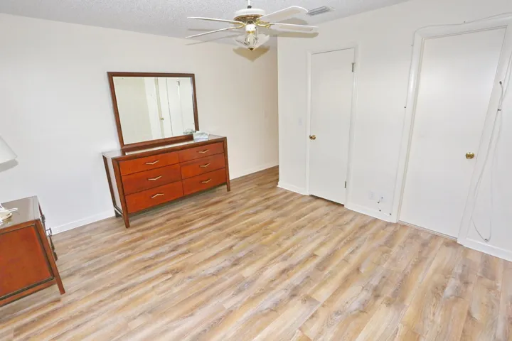 027-014-Master Bedroom-4200x2800