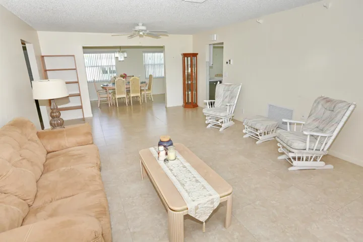 009-012-Living Room-4200x2800
