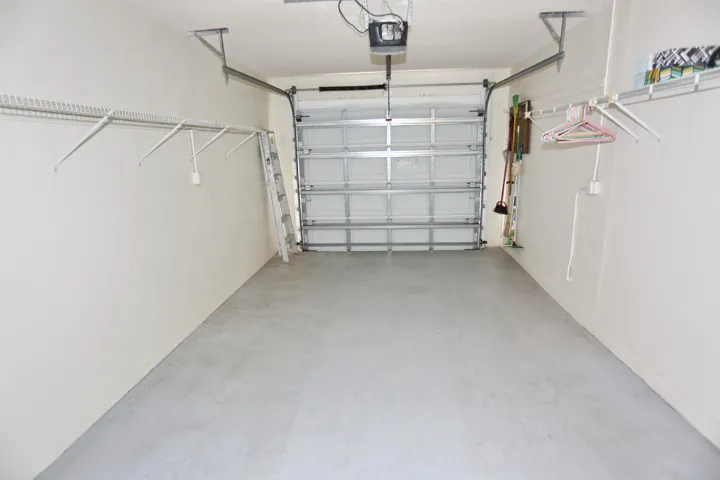 032-035-Garage-4200x2800