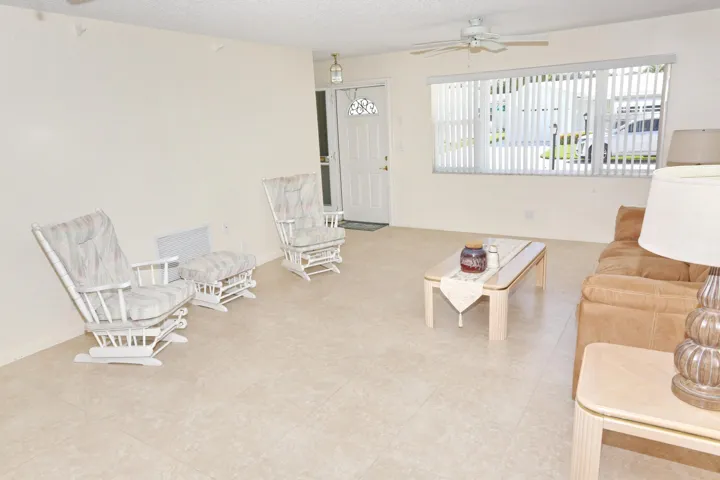 010-021-Living Room-4200x2800