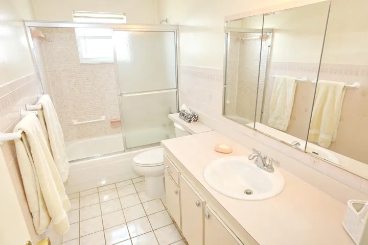 024-020-Guest Bathroom-4200x2800