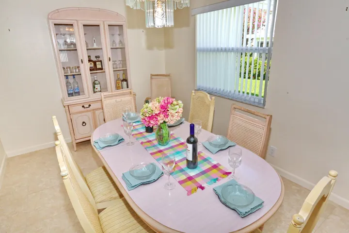 017-005-Dining Room-4200x2800