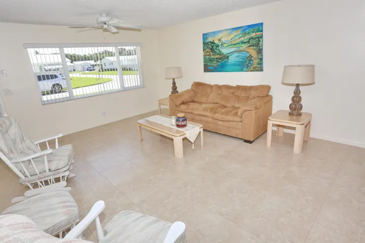 008-033-Living Room-4200x2800