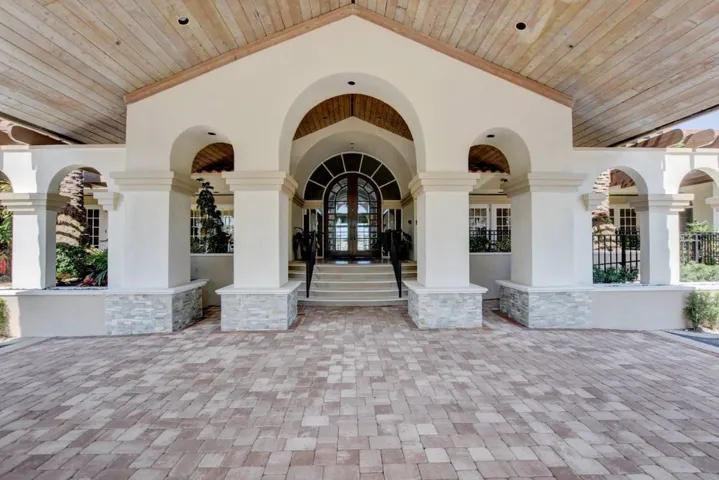 Clubhouse loggia