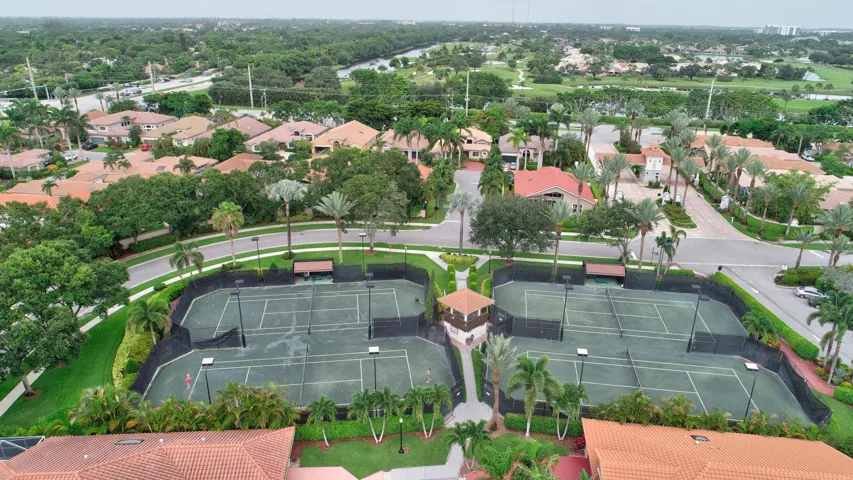 Night lighted tennis courts