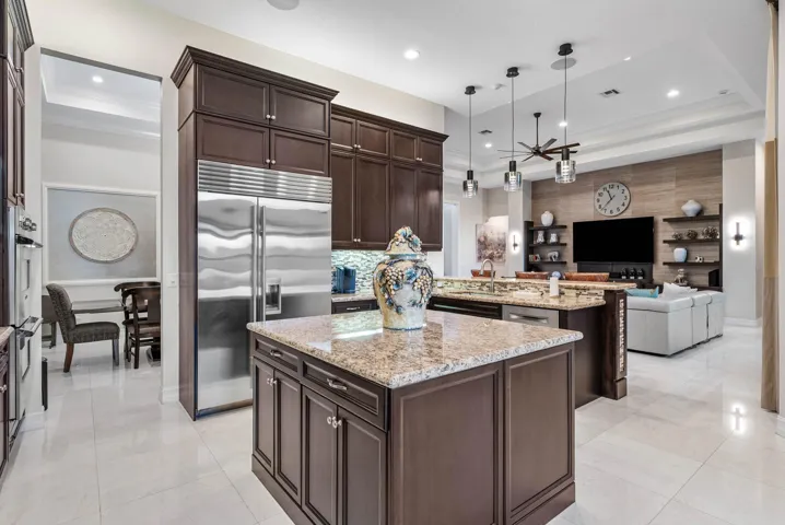 GOURMET KITCHEN