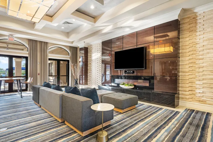 GOLDEN GATE ROOM