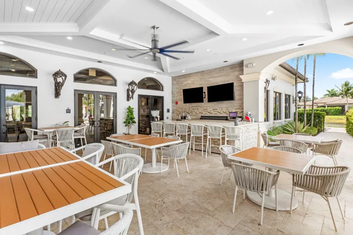 OUTDOOR BAR