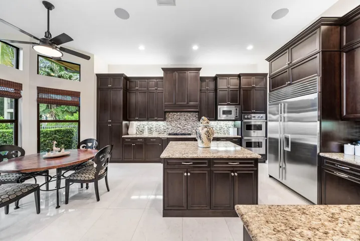 GOURMET KITCHEN