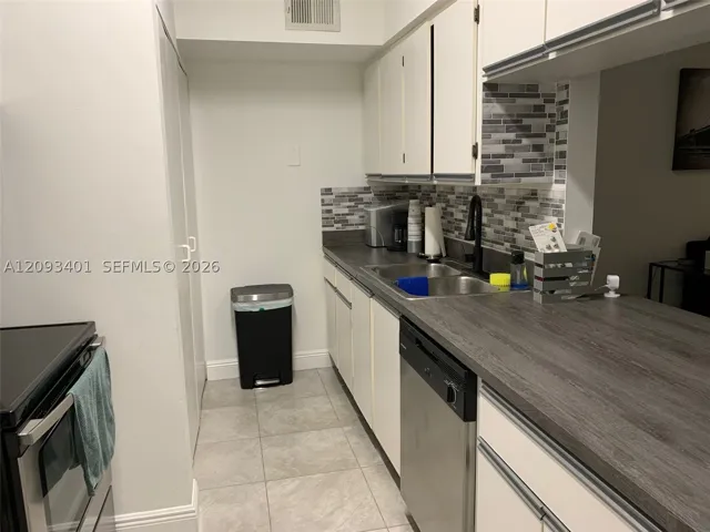 18342 Nw 68th Ave O, Hialeah, Florida 33015