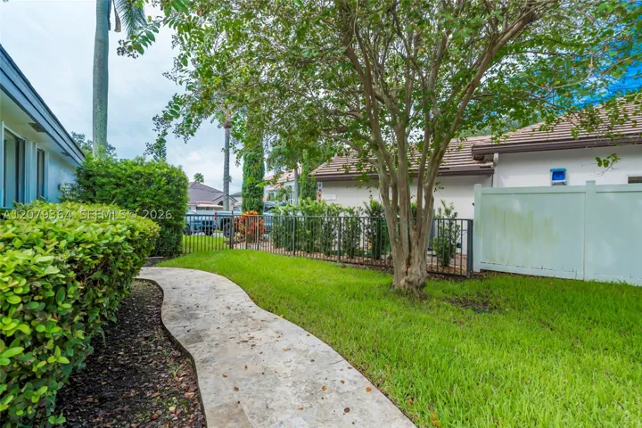 743 Nw 174th Ter, Pembroke Pines, Florida 33029