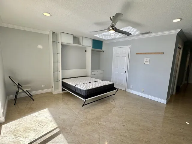 1st floor-Murphy bed