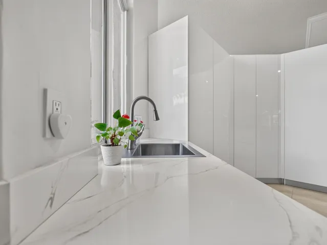 925A9541