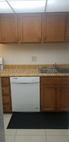 3650 Inverrary Dr 2y, Lauderhill, Florida 33319