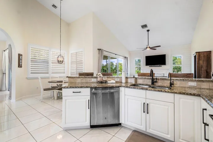 013-13514NorthumberlandCircle-Wellington