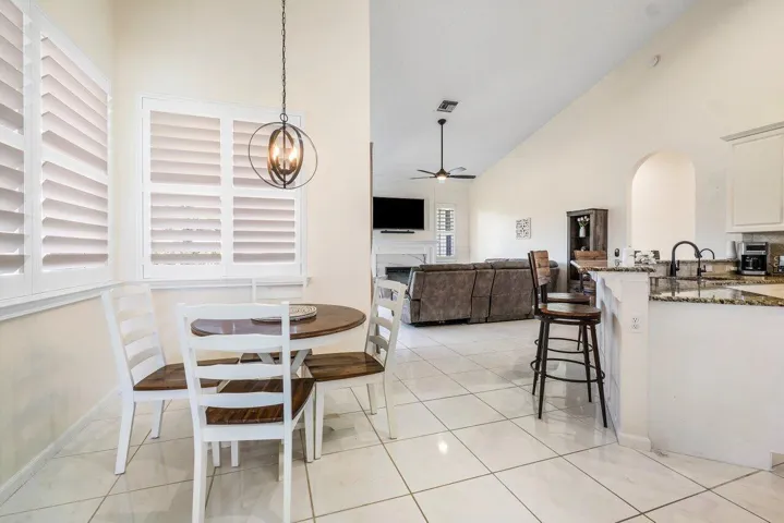 015-13514NorthumberlandCircle-Wellington