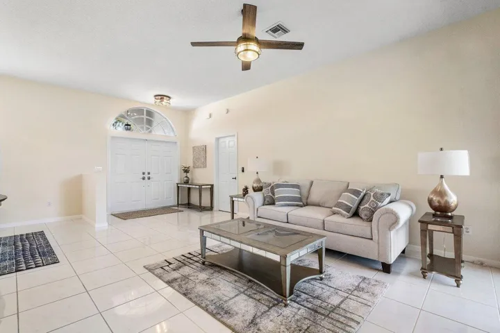 007-13514NorthumberlandCircle-Wellington