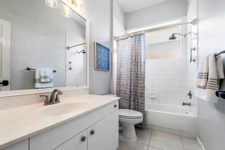 020-13514NorthumberlandCircle-Wellington