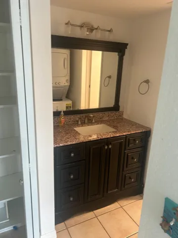 Primary Bathroom (2)