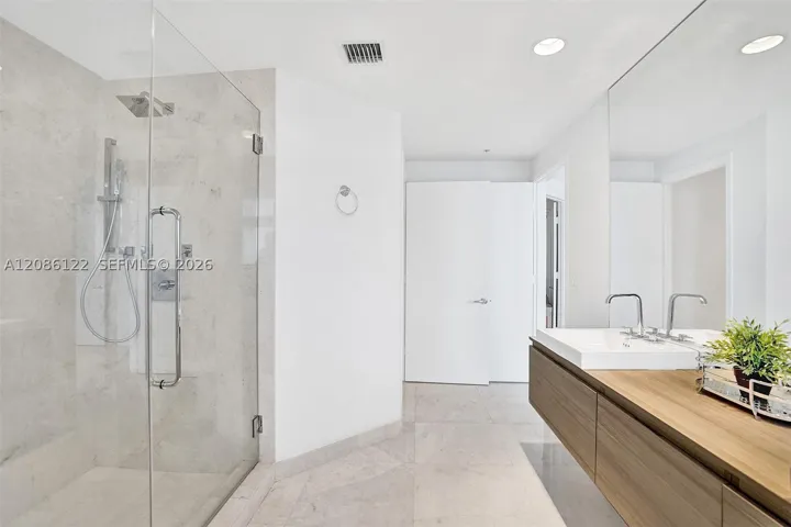17301 Biscayne Blvd 1207, North Miami Beach, Florida 33160