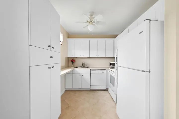 10 Kitchen 01