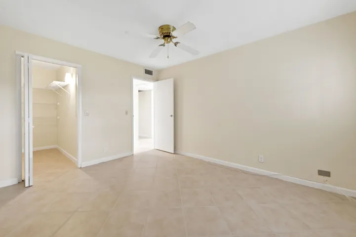 14 Bedroom 03