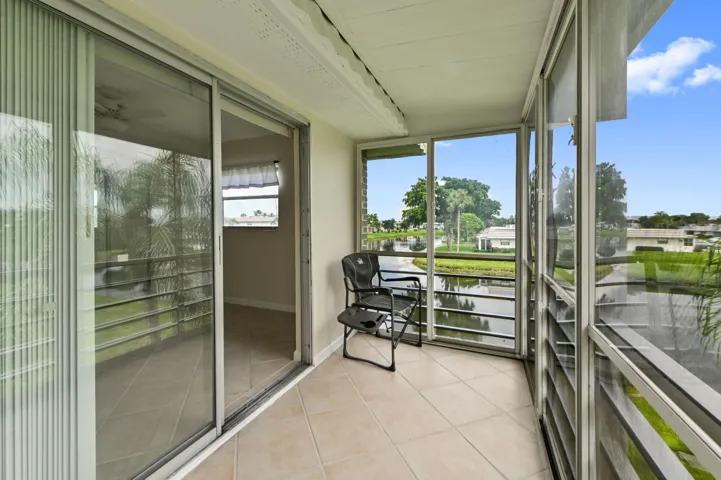 23 Balcony 03