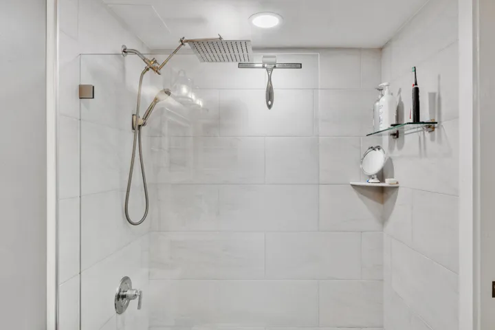 13 Full Bathroom (3)