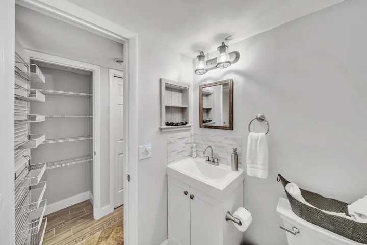 16 Half Bath (2)