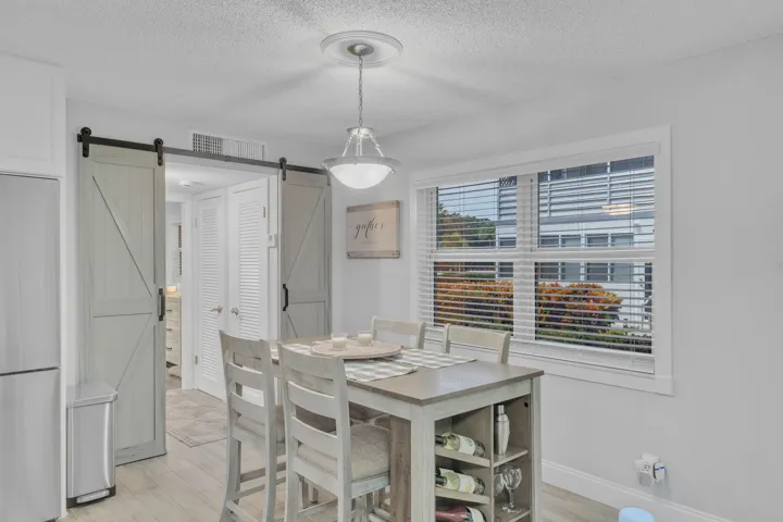 5 Dining Area (1)