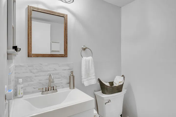 16 Half Bath (1)