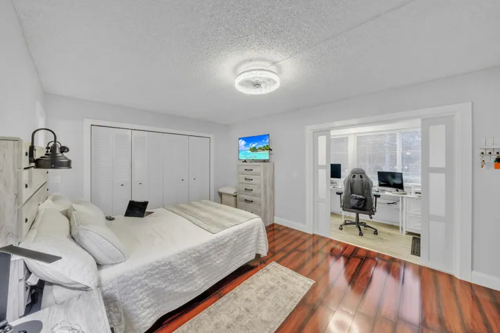 9 Bedroom
