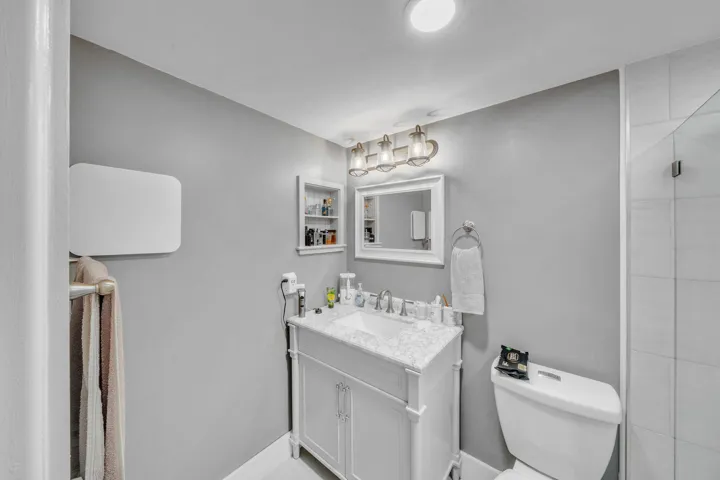 13 Full Bathroom (2)