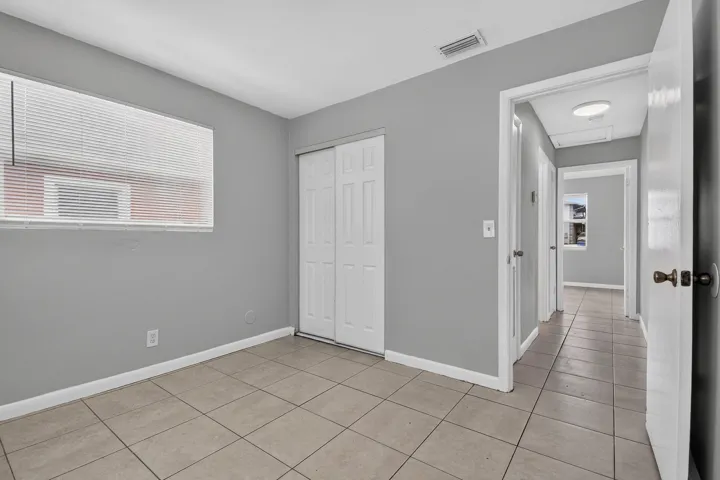 1037W28thSt(26)