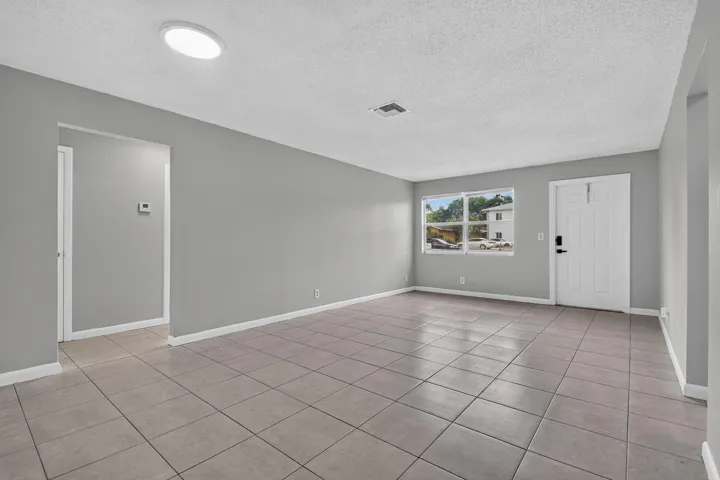 1037W28thSt(7)