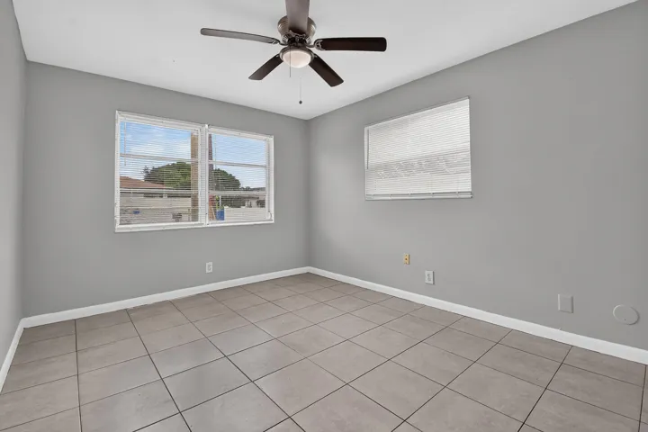 1037W28thSt(16)