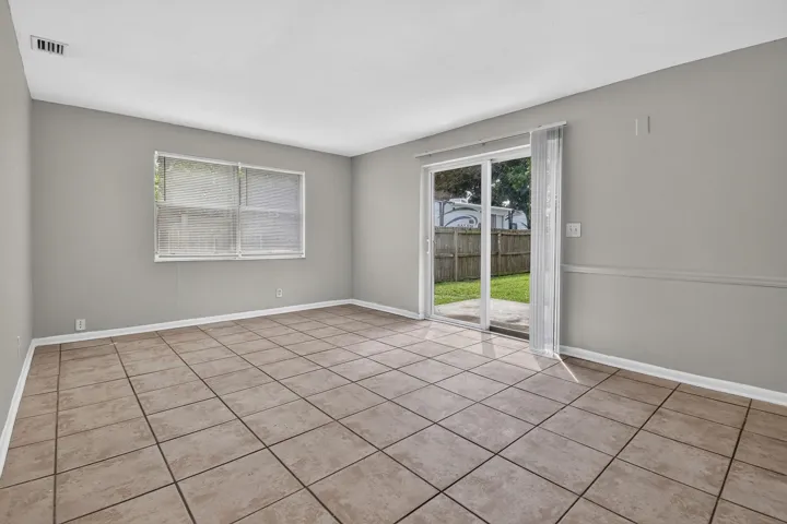 1037W28thSt(13)